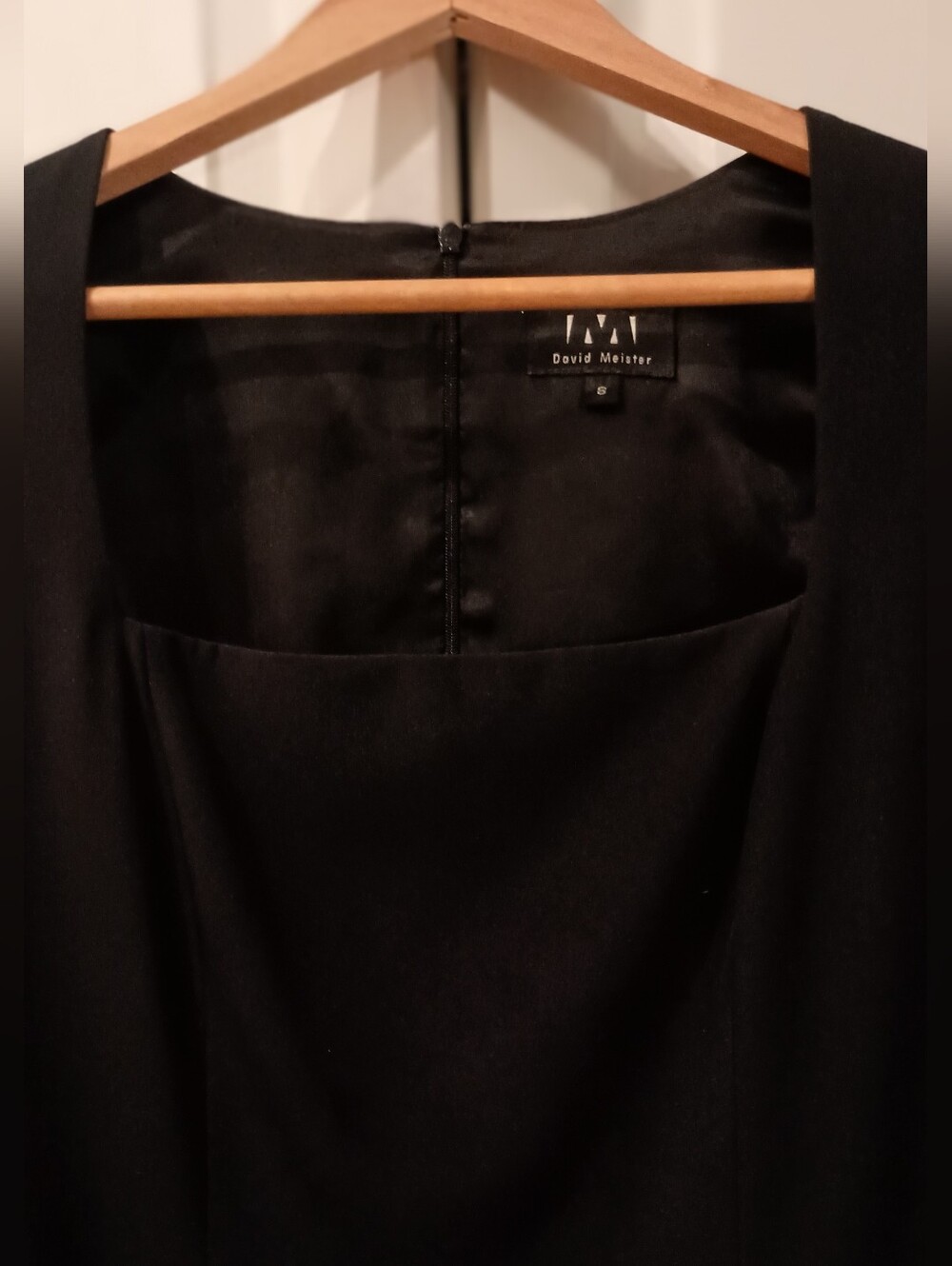 Classic Black Sleeveless Sheath Dress - Picture 4 of 8
